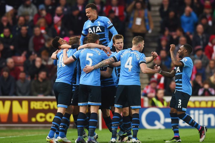 Leikmenn Tottenham fagna marki í gær.