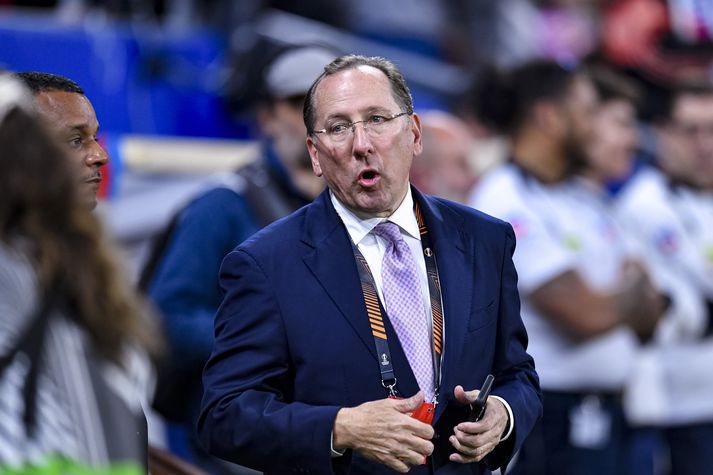 John Textor fer fyrir Eagle Football Group sem á Lyon og, enn sem komið er, Crystal Palace.