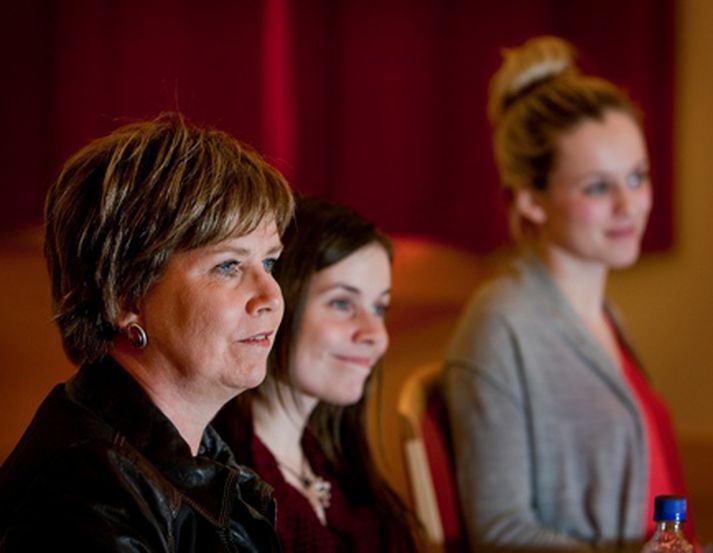 Kristín Ingólfsdóttir, rektor Háskóla Íslands, Katrín Jakobsdóttir menntamálaráðherra og Hildur Björnsdóttir, formaður Stúdentaráðs HÍ þegar ákvörðunin var tilkynnt í dag.