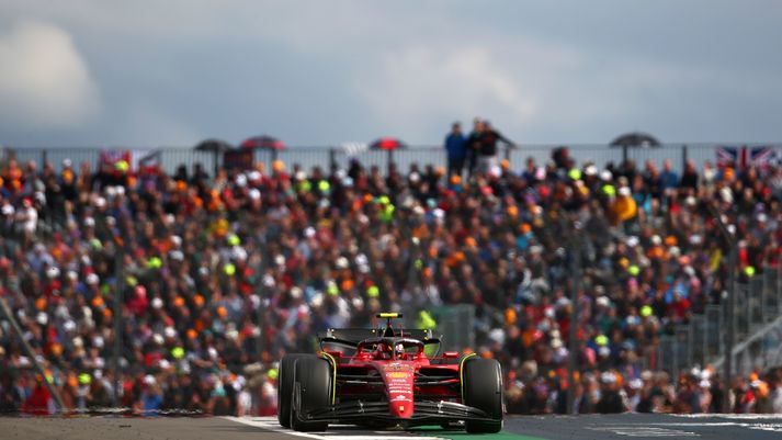 Carlos Sainz að sigla heim sigrinum á Silverstone í dag.