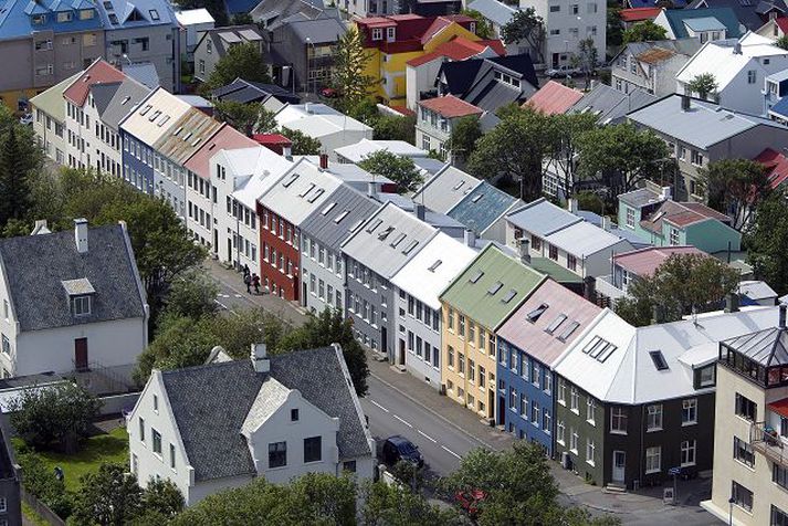 Almenningur færir sig nú í auknum mæli yfir í verðtryggð fasteignalán, sem styður hugsanlega við verð fasteigna.