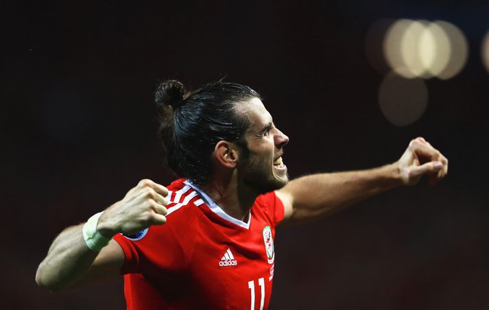 Gareth Bale fagnar marki sínu.