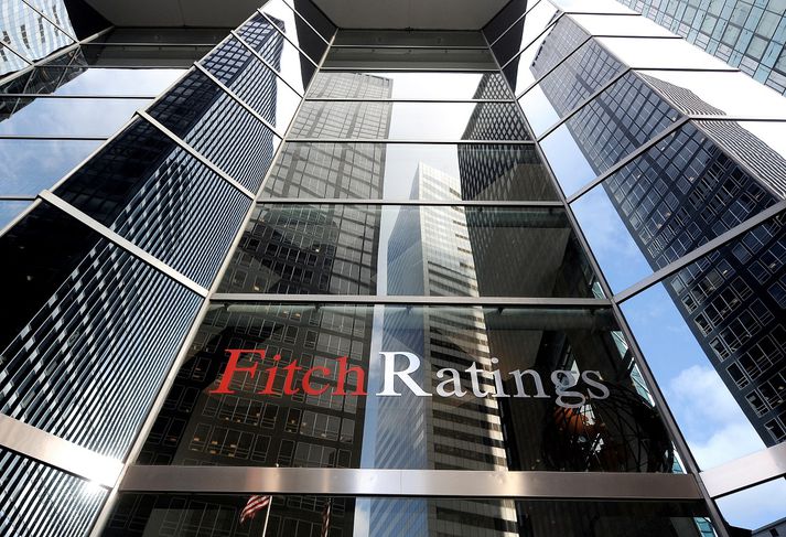 Fitch Ratings gefur Íslandi nú lánshæfiseinkunnina A-. Það er sjöunda hæsta einkunnin sem fyrirtækið gefur.