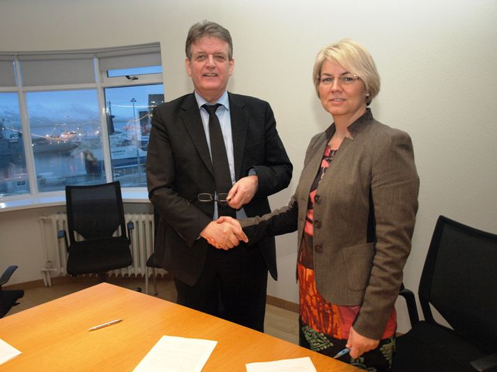 Guðbjartur Hannesson velferðarráðherra og Guðrún Ágústa Guðmundsdóttir, bæjarstjóri í Hafnarfirði.