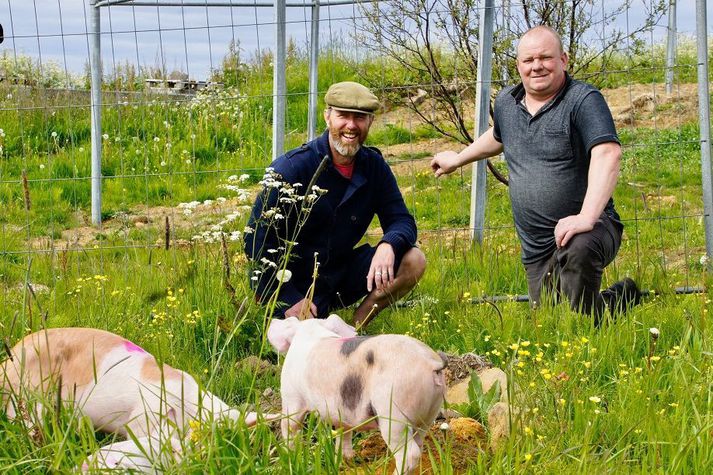 Valgeir ásamt samstarfsfélaga sínum í Hrísey.