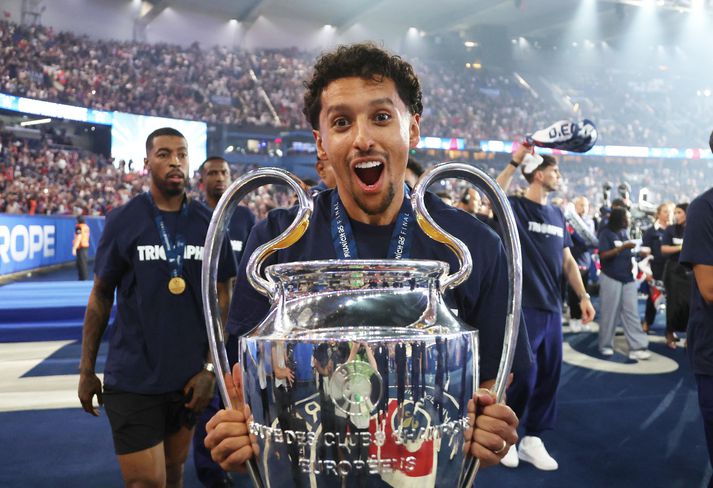Marquinhos, fyrirliði Paris Saint-Germain, fagnar sigri franska liðsins í Meistaradeildinni á Allianz Arena í München um síðustu helgi.