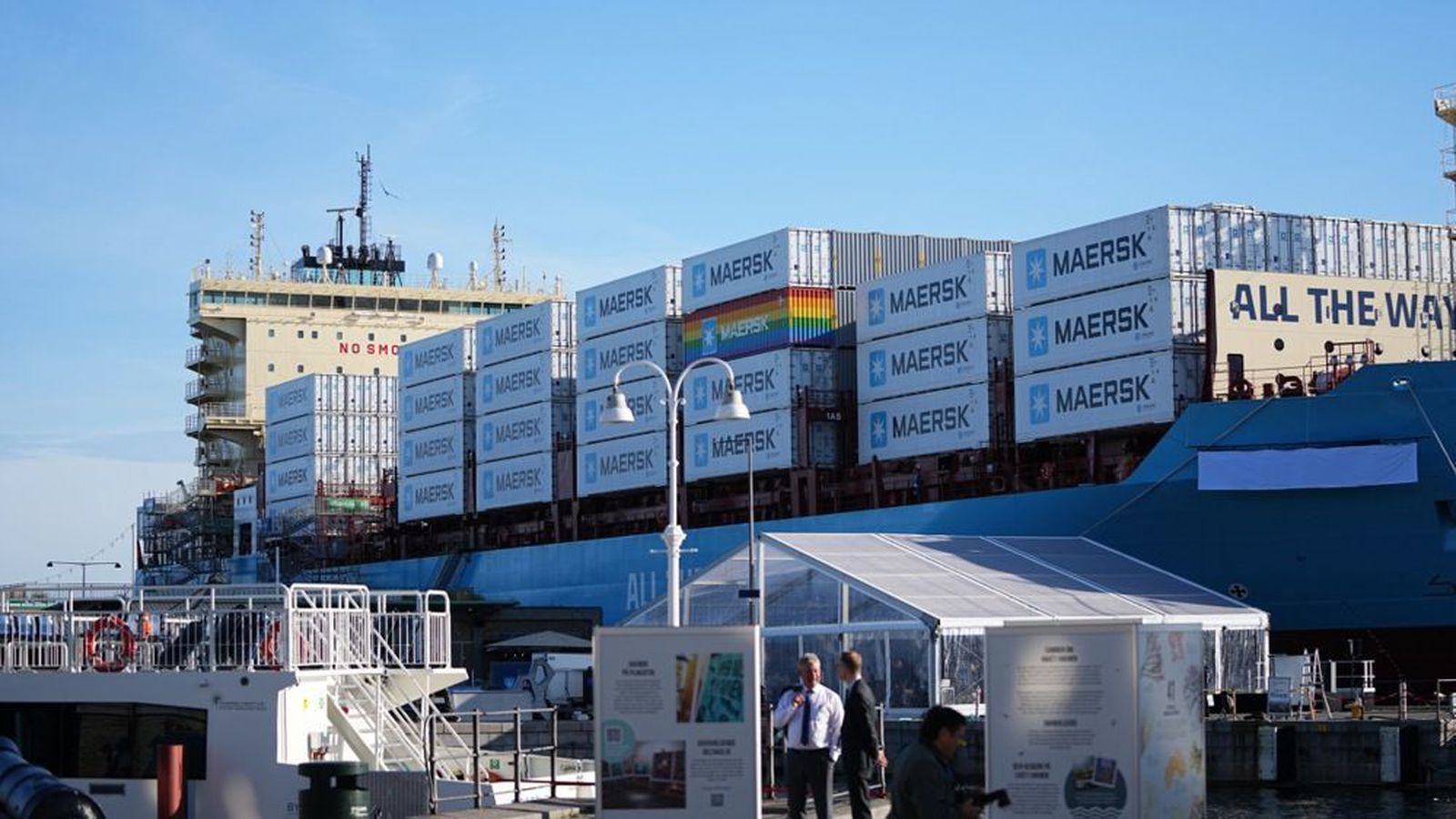 Danskt fragtskip hæft af eld­flaug - Vísir