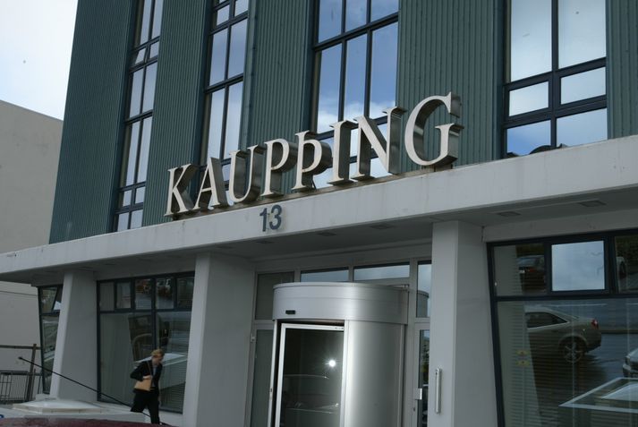 Hlutabréf í Kaupþingi eru meðal þess sem Ásta býður fyrir niðurfellinguna.