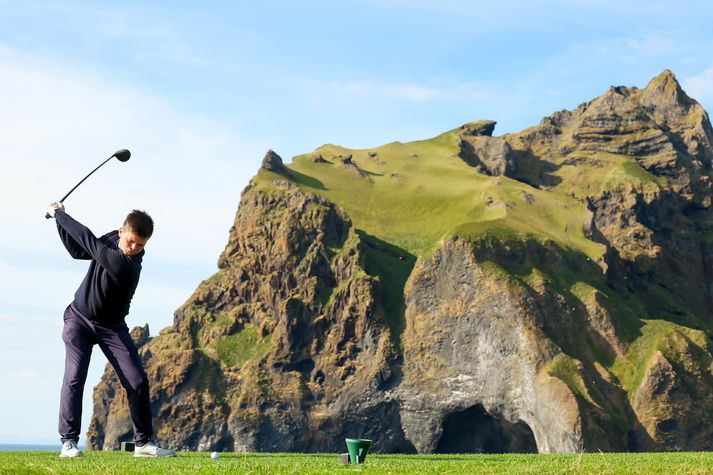 Vinsældir golfvallarins í Vestmannaeyjum aukast með hverju árinu, bæði hjá landsmönnum og erlendum ferðamönnum. Golfvöllurinn var nýlega tilnefndur til tveggja flokka á World Golf Awards 2026. Annars vegar sem besti golfvöllur Evrópu og hins vegar besti golfvöllur Íslands. 