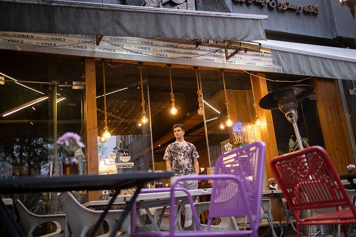 Árásir og hótanir um árásir hafa sett daglegt líf í Íran gjörsamlega úr skorðum.