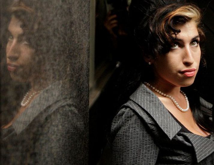 Ferill Amy Winehouse var stuttur en plötur hennar njóta þó gríðarlegra vinsælda.