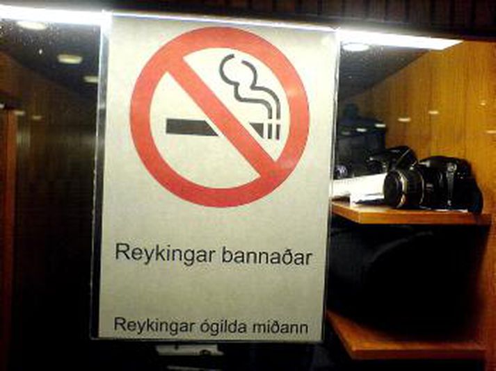 Reykingabannið tekur gildi eftir rúmar sex vikur.