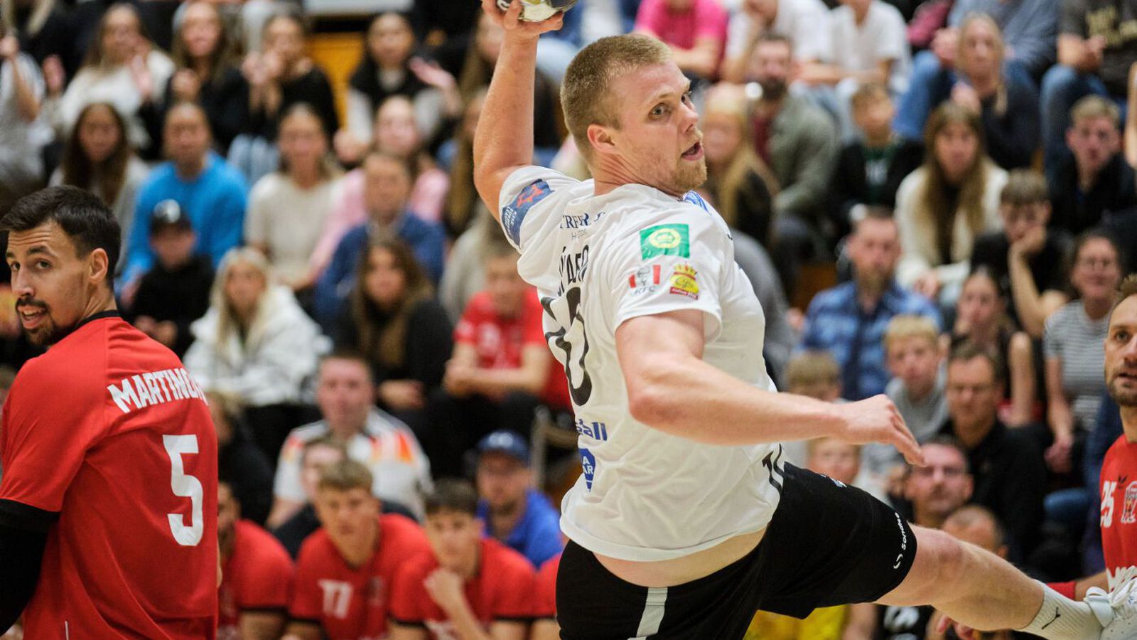 FH - KA | Heiðurs­verð­laun veitt fyrir hörkuleik