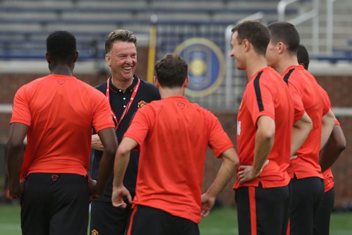 Louis van Gaal gantast á æfingu í fyrradag.