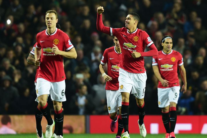 Chris Smalling fagnar marki sínu.