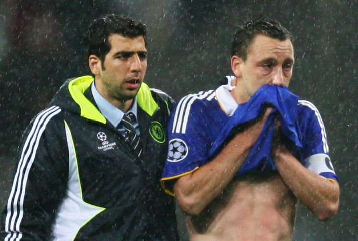 Ben Haim hughreystir John Terry eftir úrslitaleik Meistaradeildarinnar í Moskvu árið 2008.
