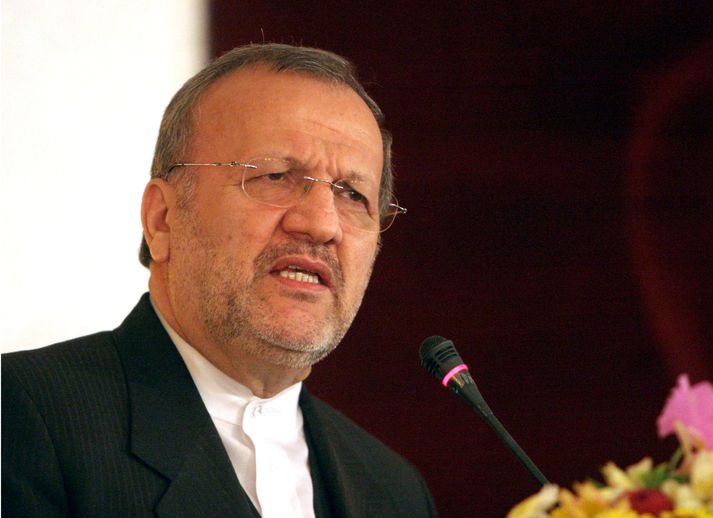 Íranski utanríkisráðherrann Manouchehr Mottaki talar í Teheran í gær.