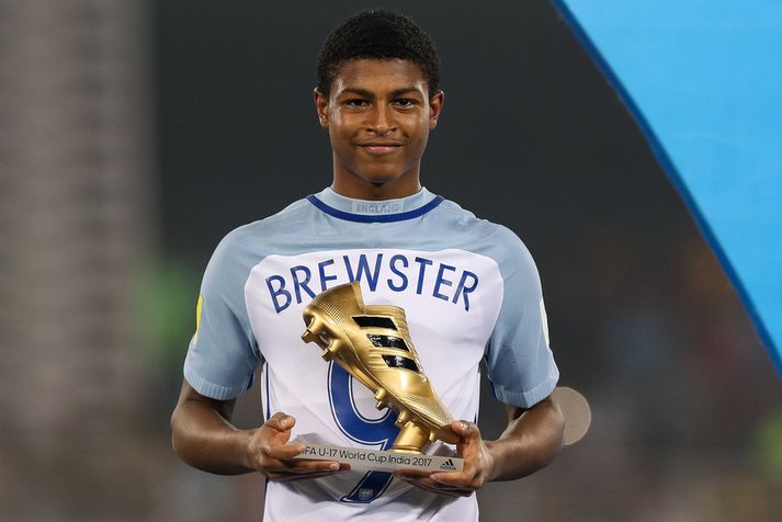 Rhian Brewster með Gullskóinn.