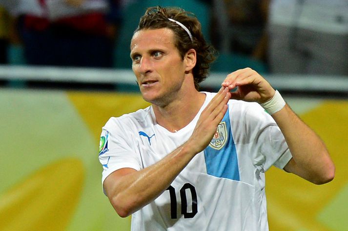 Forlan fagnar í kvöld.