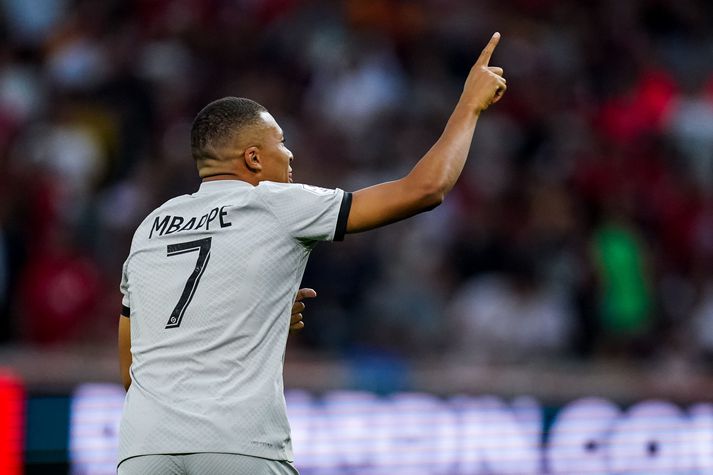 Kylian Mbappe fékk að taka boltann með sér heim eftir leikinn.