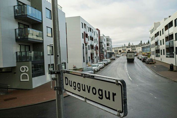 Það var í Dugguvogi sem leigubílstjórinn réðst á konuna.