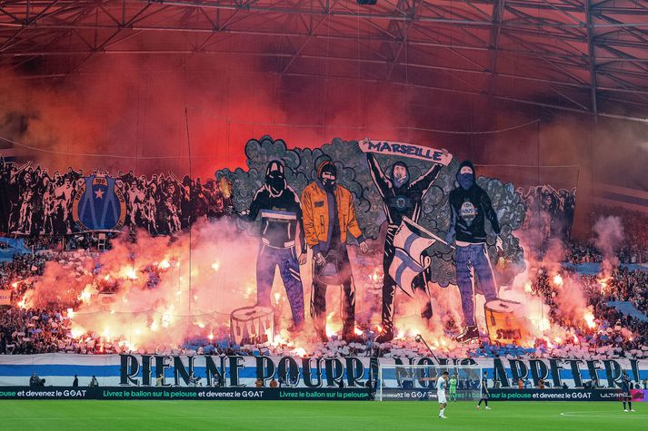 Stuðningsmenn Marseille settu tilkomumikla sýningu á svið seinast þegar PSG mætti í heimsókn.