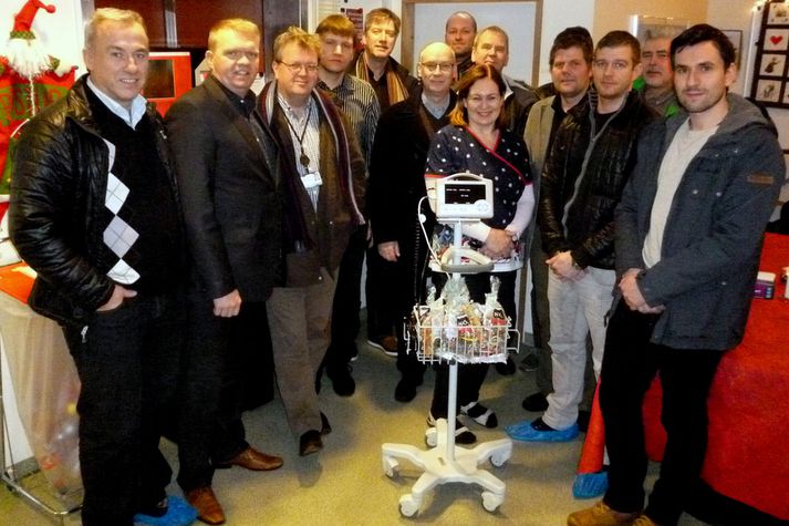 Starfsmenn á skrifstofu Olíuverslunar Íslands ásamt Rögnu Gústafsdóttur, deildarstjóri bráðadeildar.