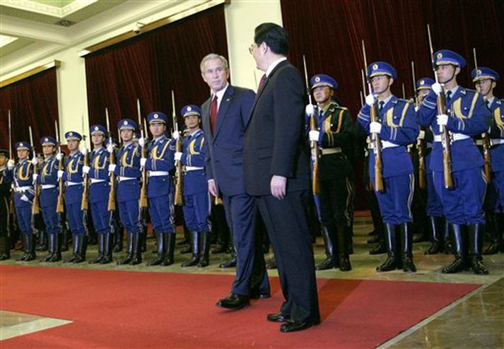George Bush, forseti Bandaríkjanna, og Hu Jintao, forseti Kína, í Peking í dag.