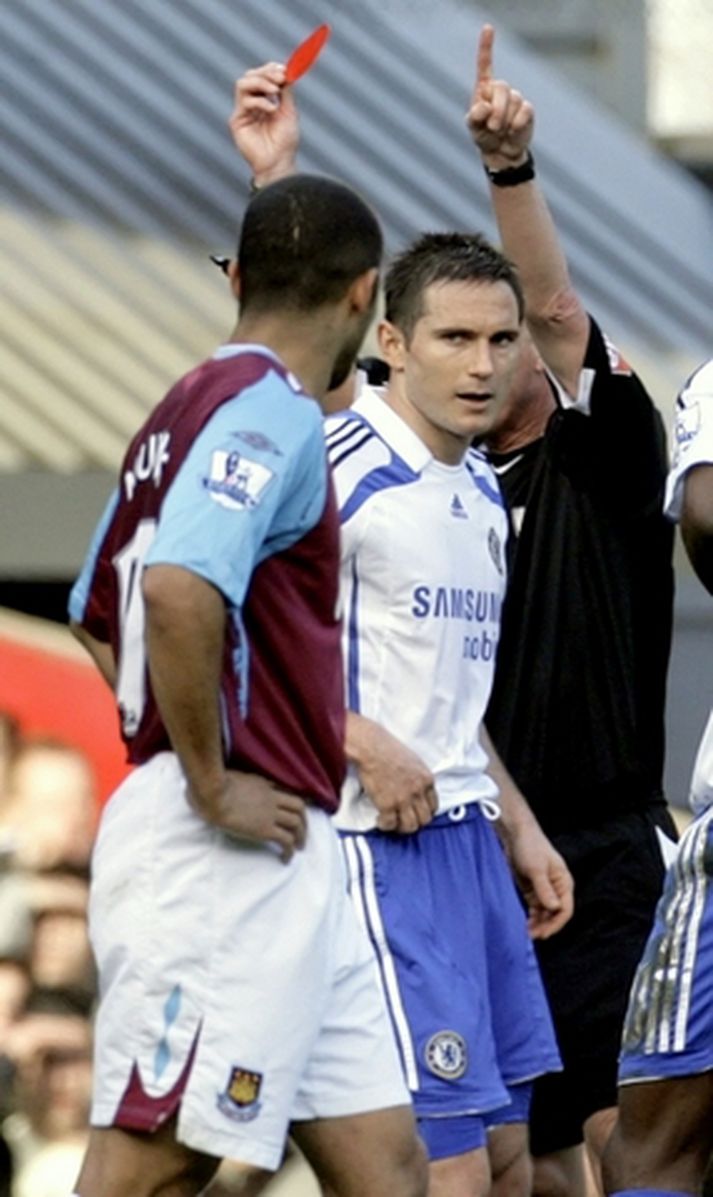 Lampard fékk óverðskuldað rautt um helgina.