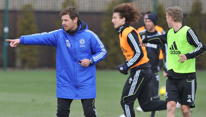 Villas-Boas stýrir æfingu hjá Chelsea.