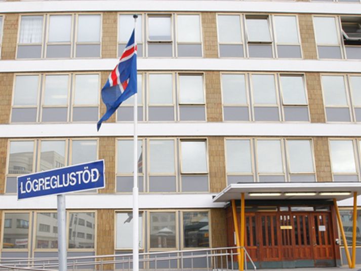 Lögreglustöðin við Hverfisgötu.