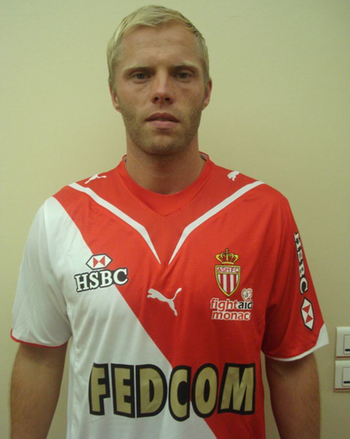 Eiður Smári í búningi AS Monaco.