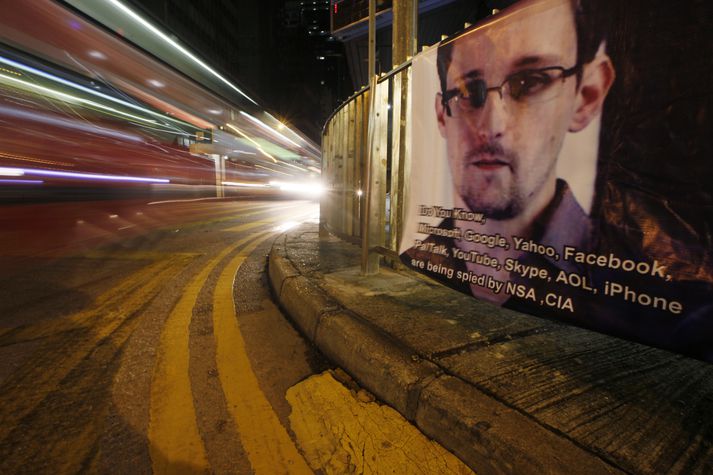 Snowden er nú hundeltur af bandarísku leyniþjónustunni.