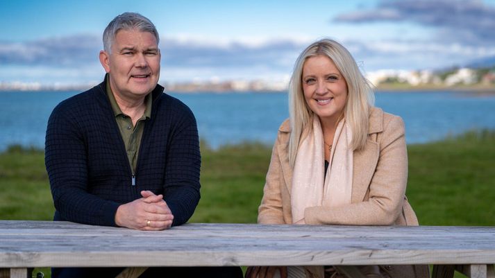 Veikindi eru ekki alltaf orsök veikindaleyfa en of mikið vantraust ríkir á milli verkalýðsfélaga og forystu atvinnulífsins segja Valgeir Sigurðsson, einn stofnenda Vinnuverndar og Sigríður Indriðadóttir stjórnendaráðgjafi og fyrirlesari.