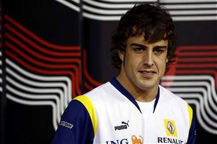 Fernando Alonso náði besta tíma á lokaæfingu keppnisliða sem lauk um hádegisbil í Singapúr.