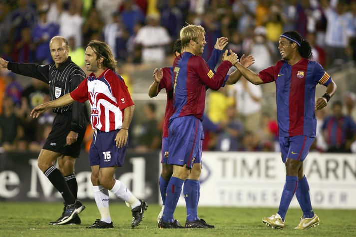 Eiður og Ronaldinho náðu vel saman, innan sem utan vallar. Hér fagna þeir marki í leik gegn Chivas.