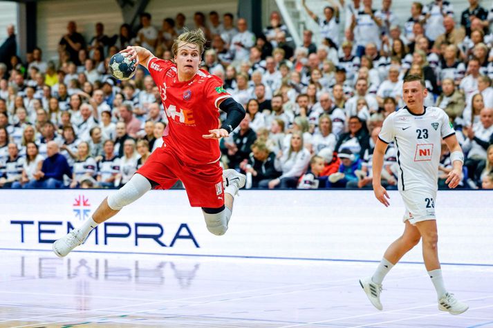 Andri Már Rúnarsson kom til Leipzig frá Haukum í sumar. Hér lætur hann skot ríða af í þriðja leik Hauka og ÍBV um Íslandsmeistaratitilinn síðasta vor.