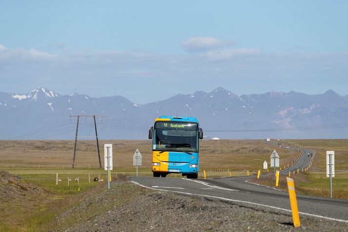 Röskun verður á akstri Strætó á landsbyggðinni vegna óveðurs og ófærðar.