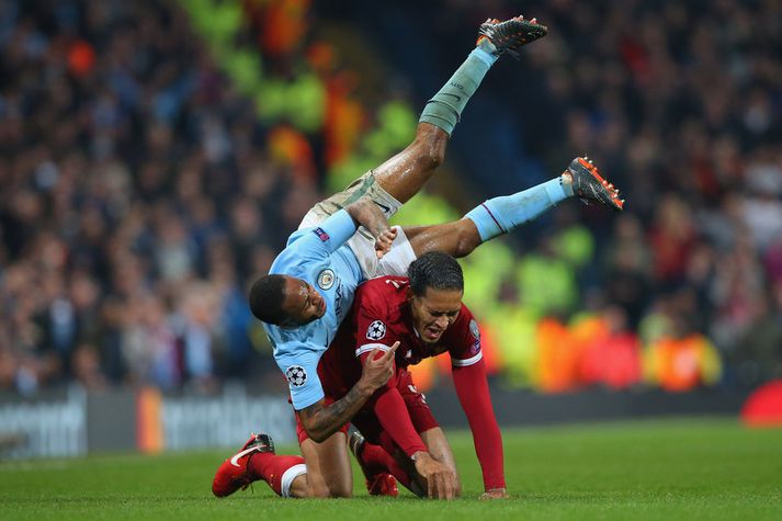 Virgil van Dijk og Raheem Sterling í baráttunni í leik liðanna á tímabilinu.