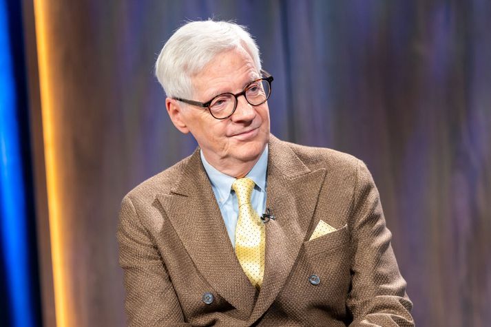 Bogi Ágústsson er einn ástsælasti fjölmiðlamaður þjóðarinnar. Hann starfaði á RÚV í hátt í hálfa öld en las sinn síðasta fréttatíma þann 28. apríl árið 2025.