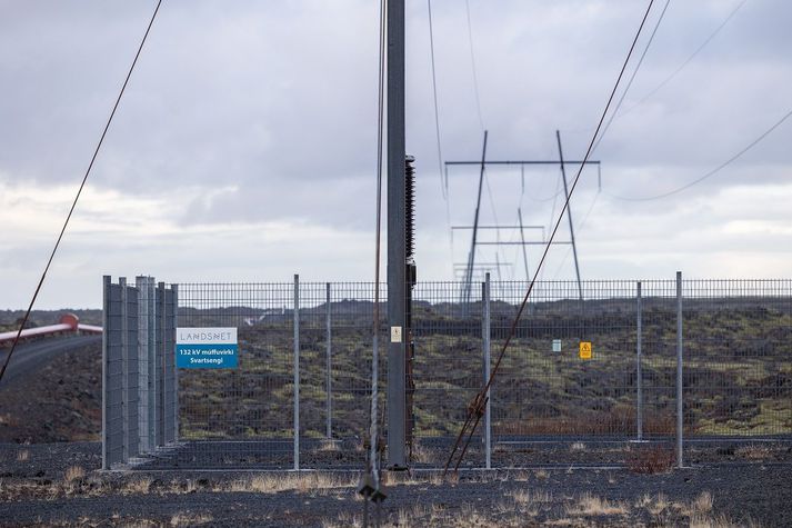 Linie wysokiego napięcia w Reykjanes.