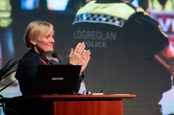 Sólveig Anna Jónsdóttir, formaður Eflingar, fær tæplega fjögur hundruð þúsund krónum minna á mánuði í laun en Halla Gunnarsdóttir, formaður VR, miðað við tölur Eflingar um heildarlaun formannsins.