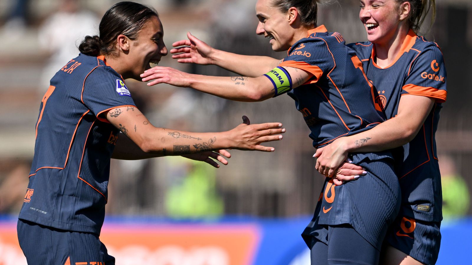 Karó­lína, Cecilía og stöllur styrktu stöðuna í öðru sætinu