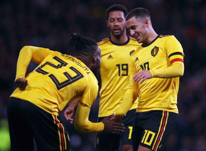 Batshuayi og Hazard fagna marki þess fyrrnefnda en þeir voru báðir á skotskónum í gær