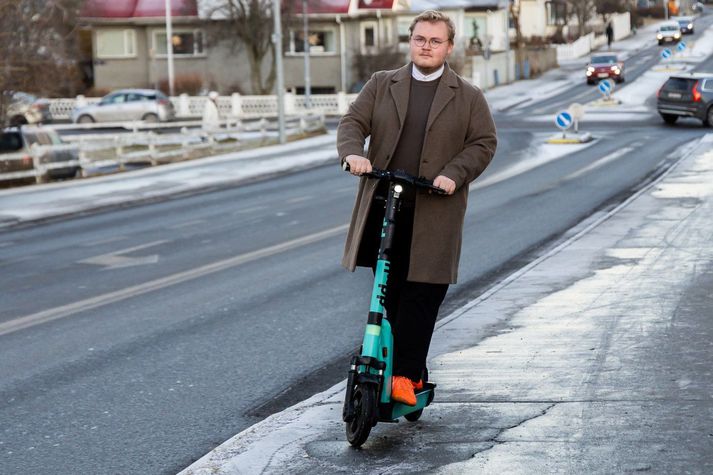 Eyþór Máni Steinarsson er framkvæmdastjóri og einn eigenda Hopp rafhlaupahjólaleigunnar. Hann er mjög spenntur að sjá Hopp-hjónin á götum heimabæjarins Hellu.