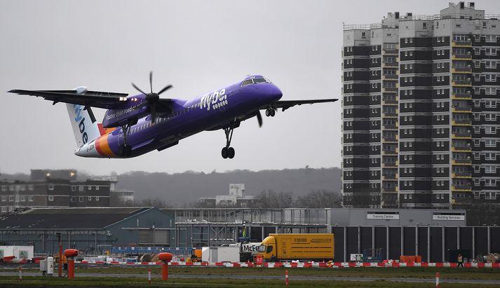 Um tvö þúsund manns eiga nú á hættu að missa vinnuna en yfirvöld Bretlands hafa þegar heitið því að koma starfsmönnum Flybe til hjálpar við að finna nýja atvinnu.