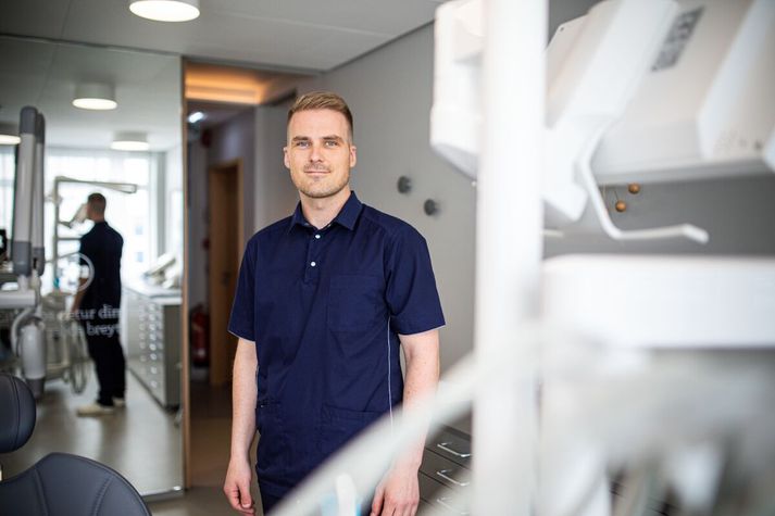 „Það hefur verið mjög mikið að gera frá fyrsta degi og við finnum greinilega að það var þörf fyrir þjónustu af þessu tagi,“ segir Marteinn Þór Pálmason, bráðatannlæknir og eigandi Tannhjálpar.