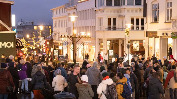 Ljósahátíð gyðinga var hleypt hátíðlega stað í miðbæ Reykjavíkur fyrir viku síðan.
