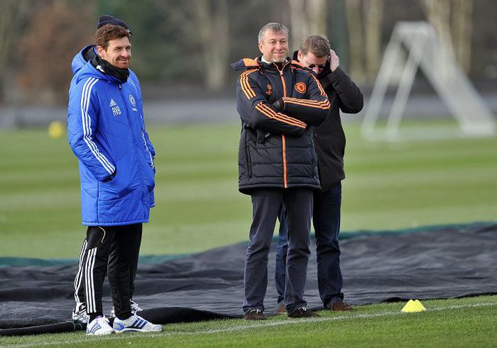 Abramovich var farinn að skipta sér af æfingum hjá Villas-Boas skömmu áður en hann lét hann fjúka.