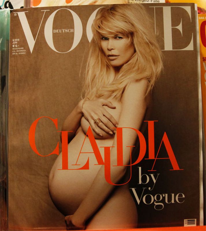 Claudia Schiffer komin níu mánuði á leið. Karl Lagerfeld tók myndina.
